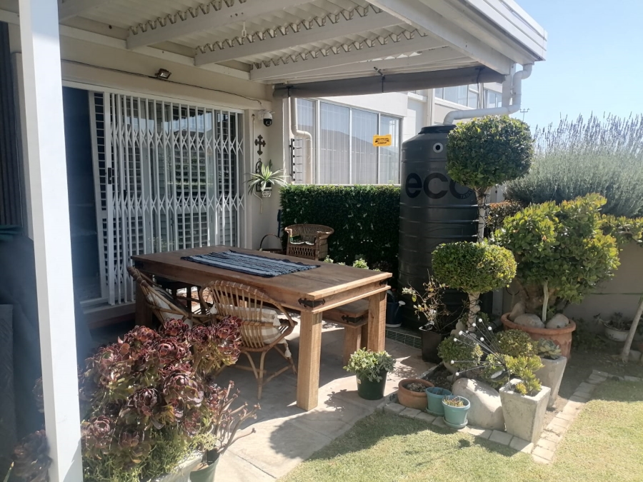 To Let 1 Bedroom Property for Rent in Strand North Western Cape